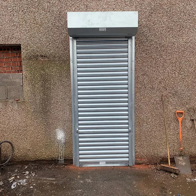 Single roller door